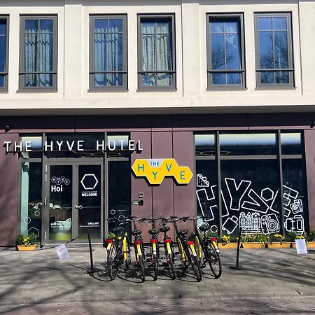 The Hyve Capsule hostel Amsterdam-3