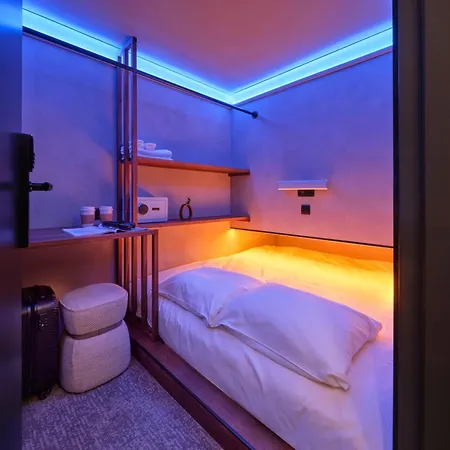 The Hyve Capsule hostel Amsterdam-2